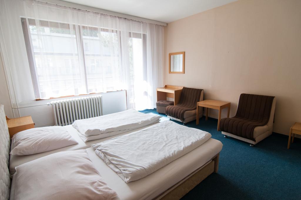 Hotel Radejov Knezdub Exteriér fotografie