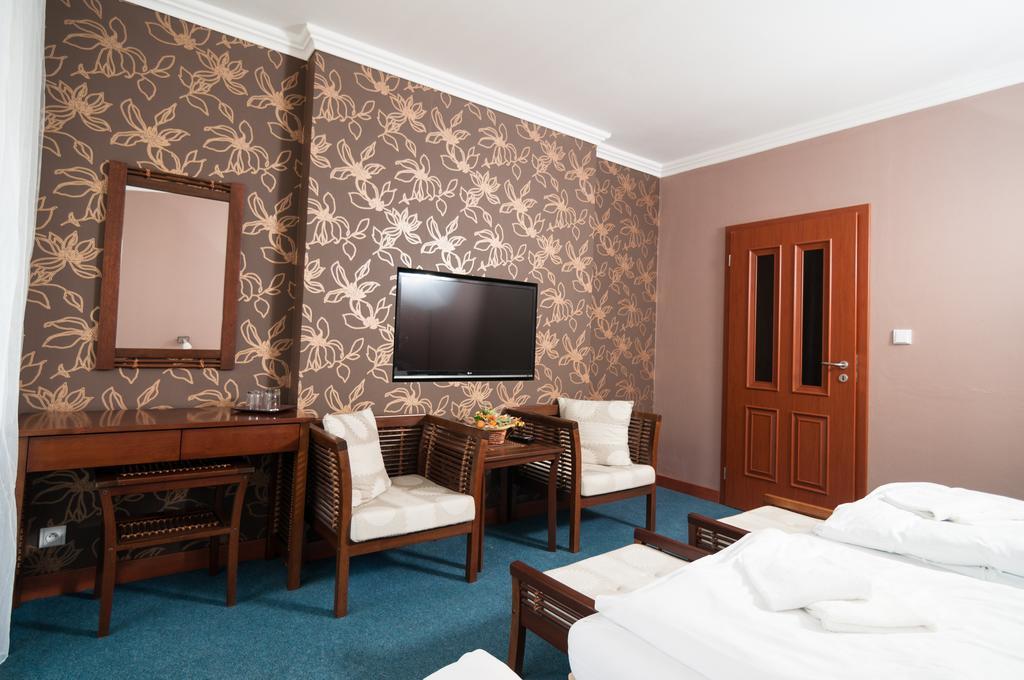 Hotel Radejov Knezdub Exteriér fotografie