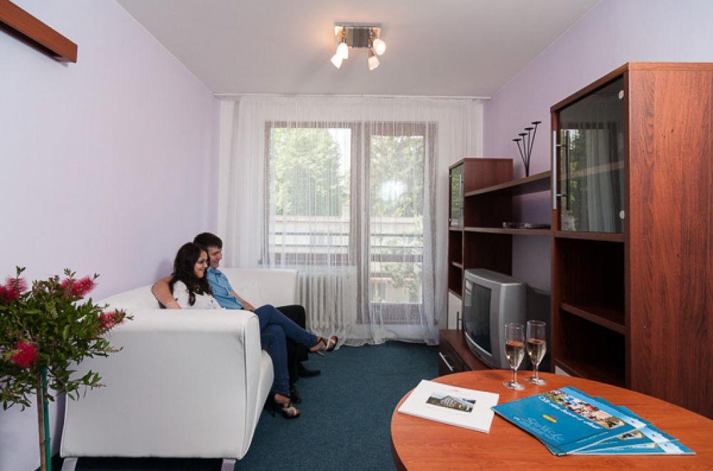 Hotel Radejov Knezdub Exteriér fotografie