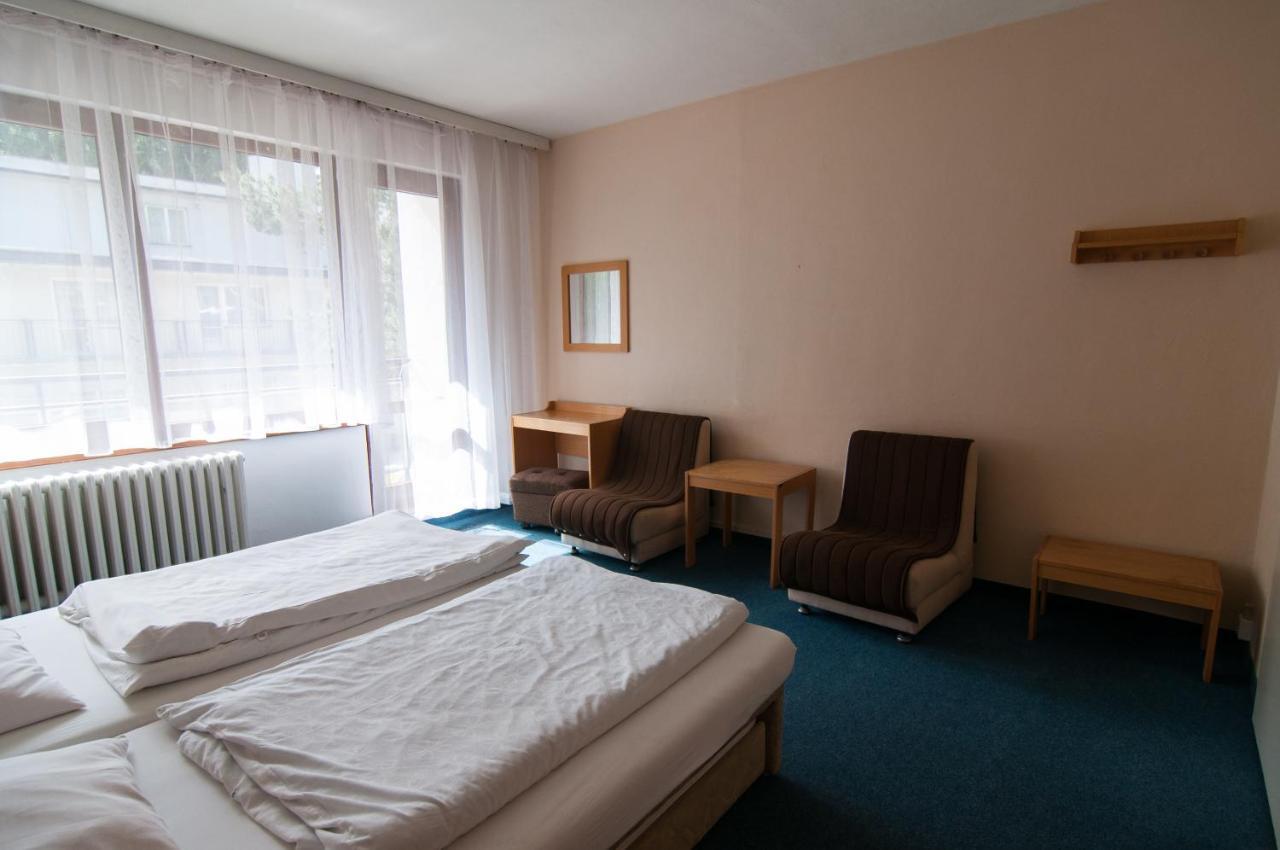 Hotel Radejov Knezdub Exteriér fotografie